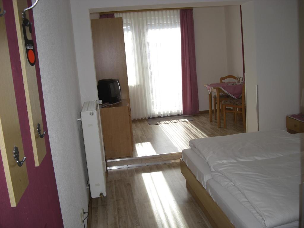 Gasthof Rhoenperle Kothen  Room photo