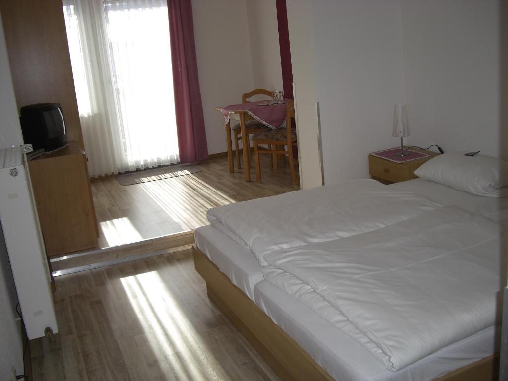 Gasthof Rhoenperle Kothen  Room photo