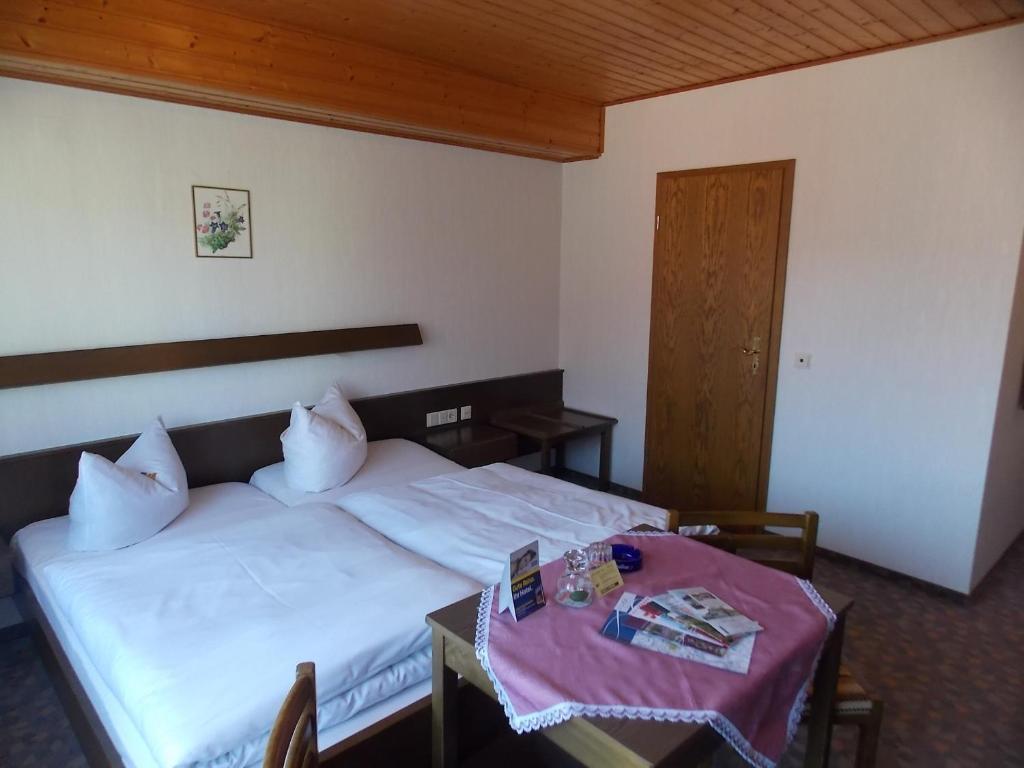 Gasthof Rhoenperle Kothen  Room photo
