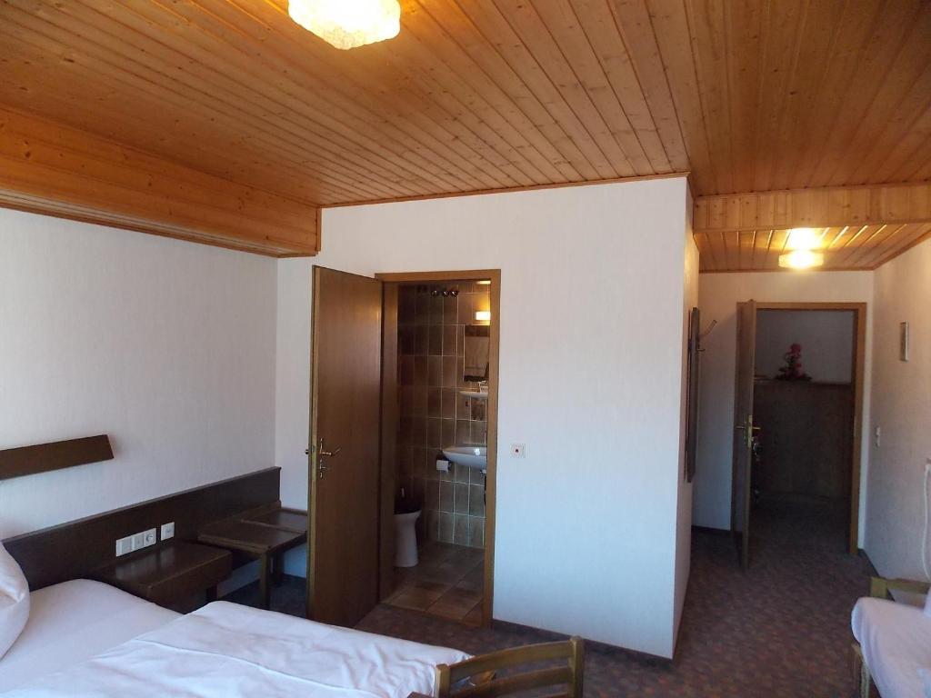 Gasthof Rhoenperle Kothen  Room photo