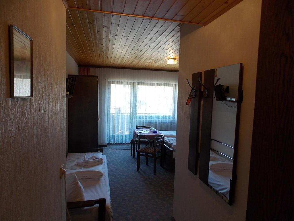 Gasthof Rhoenperle Kothen  Room photo